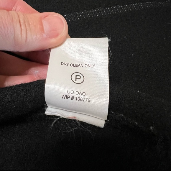 Woolrich Women’s Black Wool Zipup Vest size large - Picture 9 of 10